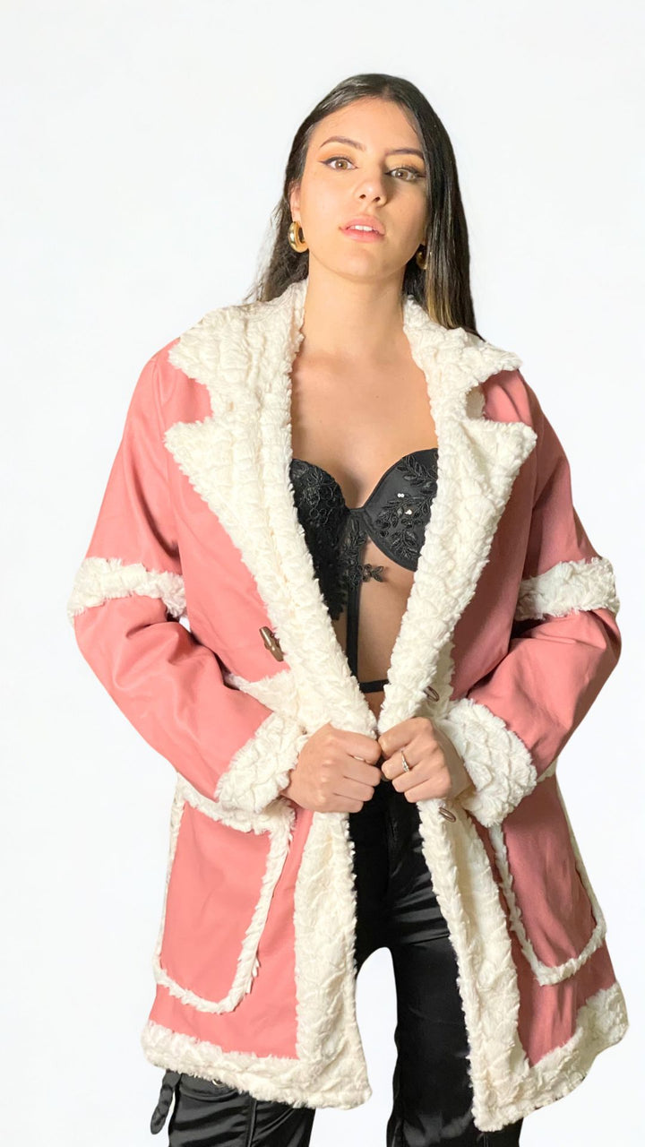 Gabán Cuero Confort - Peluche escama de dragón.